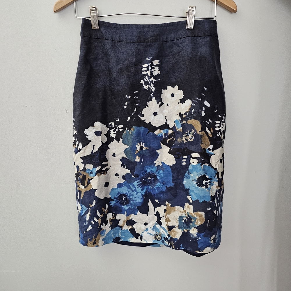 Beautiful sz 2 Kate Spade Skirt Blye White Floral